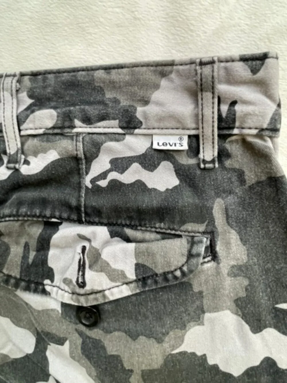 Levi Strauss & Co. Men's Vintage Cargo Short Pants, Black Camo, Size 40